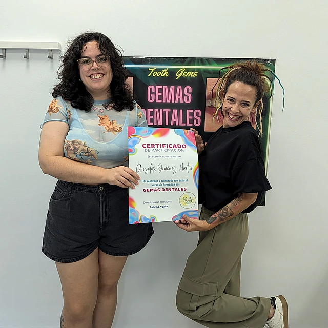 Sabri Aguilar Nails Salón gemas dentales certificado